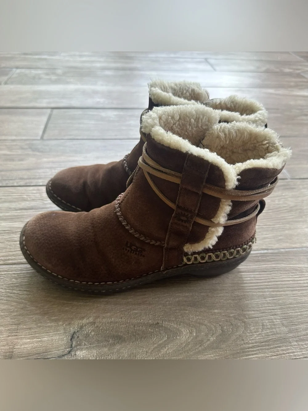 UGG Brown Suede Shearling Lined Lace-Up Ankle Boots Cozy Boho Winter size 7